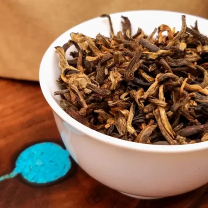 Organic black tea with Small thin leaves with a golden tip.